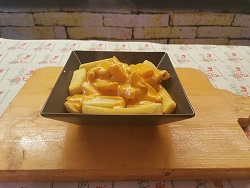 Πατάτες τηγανητές με cheddar sauce large